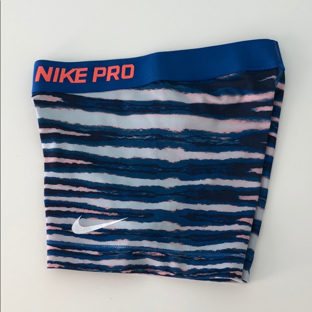 multicolor nike pro women’s shorts - Picture 4 of 8